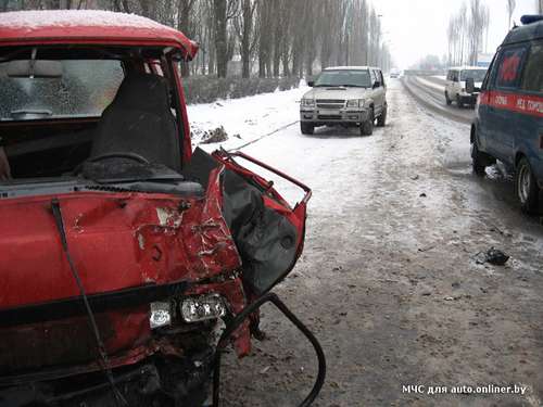 В Пинске столкнулись микроавтобус и внедорожник