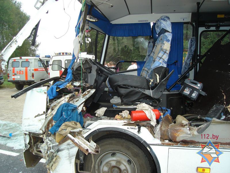 ДТП в Лунинецком районе: автобус врезался в прицеп трактора