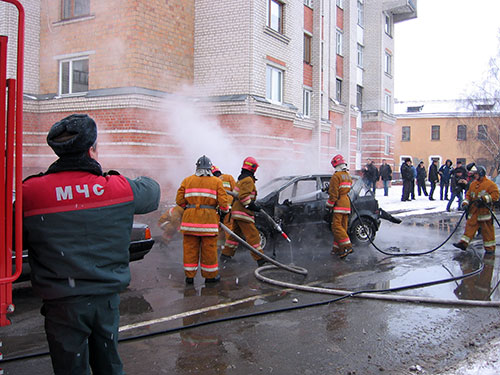 В Пинске горел припаркованный Mercedes A-140 