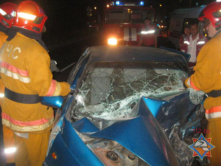 В Пинска произошло лобовое столкновение Hyundai и Citroen