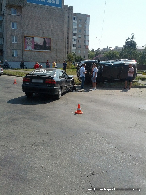 В Пинске произошло ДТП на пересечении ул.Новоселов и ул.Сиреневая