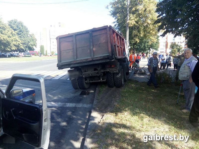 В Пинске произошло ДТП на улице Первомайской, пострадал пешеход