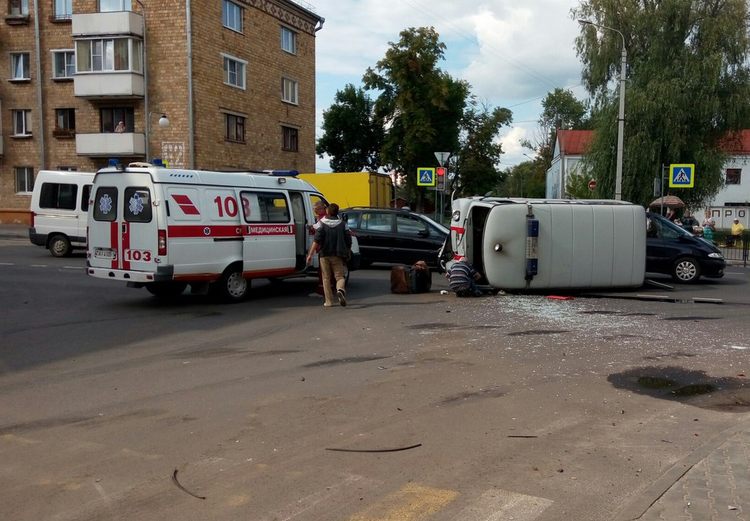В Пинске произошло ДТП с участием автомобиля скорой помощи