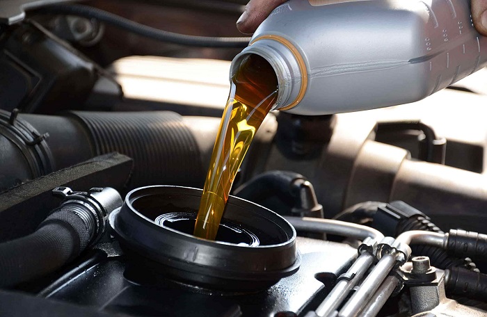 Как часто менять масло в двигателе автомобиля?